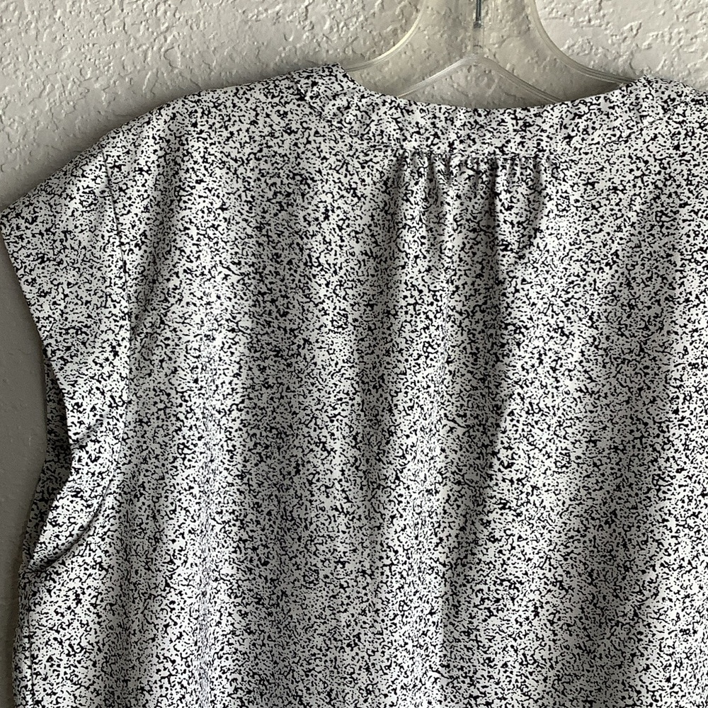 Hilary Radley White and Black Blouse - Picture 5 of 6